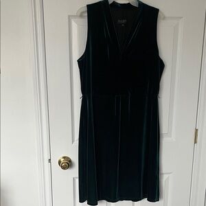 Laura petites Dress in Deep Green velvet